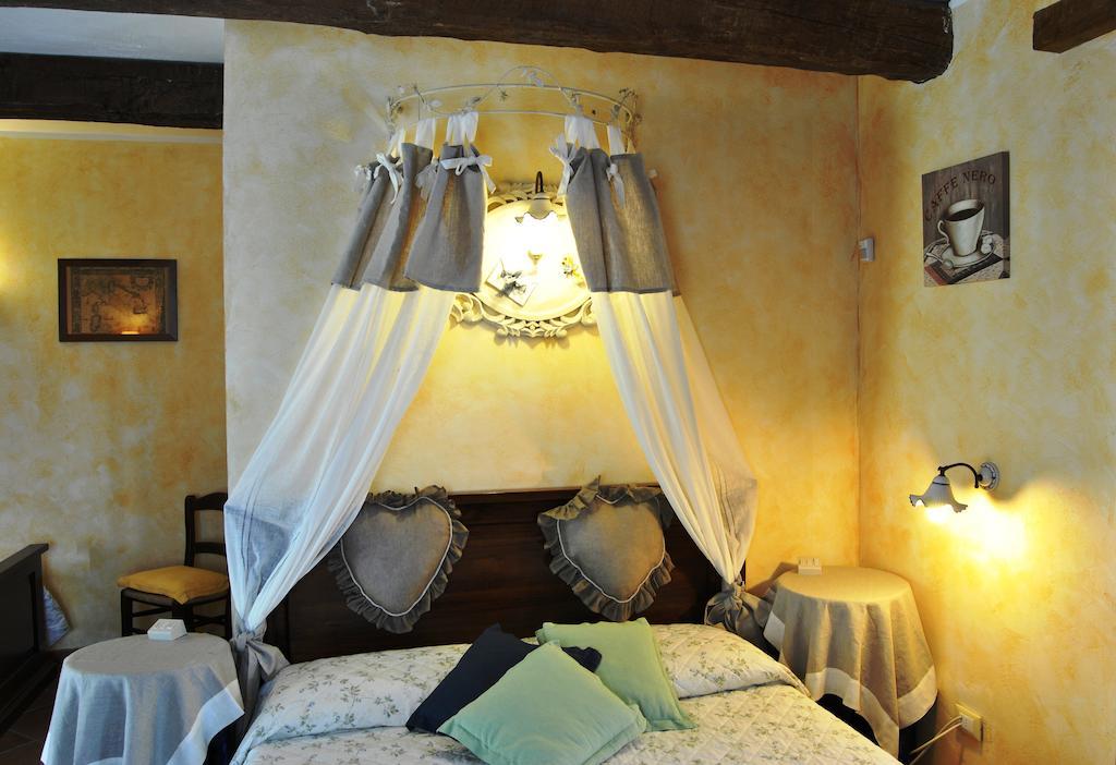 Le Macine Del Confluente Bed & Breakfast Badalucco Oda fotoğraf