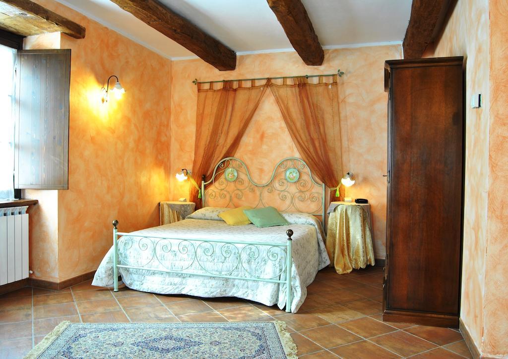Le Macine Del Confluente Bed & Breakfast Badalucco Oda fotoğraf