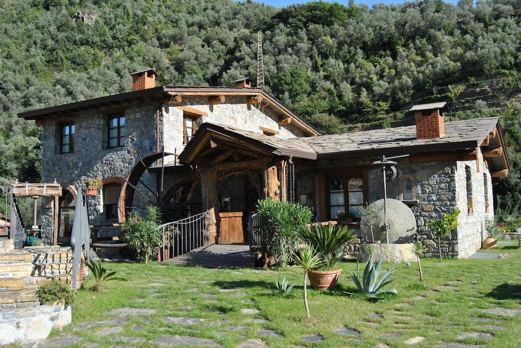 Le Macine Del Confluente Bed & Breakfast Badalucco Dış mekan fotoğraf