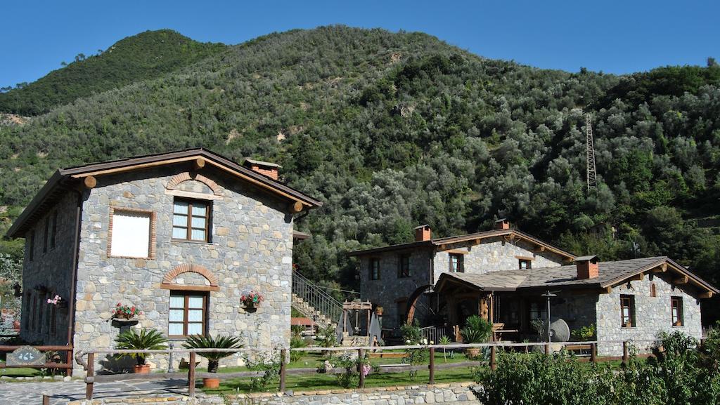 Le Macine Del Confluente Bed & Breakfast Badalucco Dış mekan fotoğraf